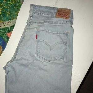 Levi Capri shorts